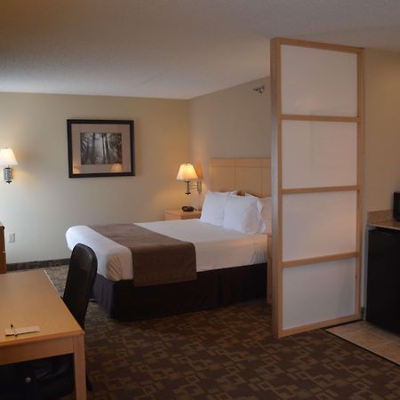 Surestay Plus Hotel By Best Western Roanoke Rapids I-95 Oda fotoğraf