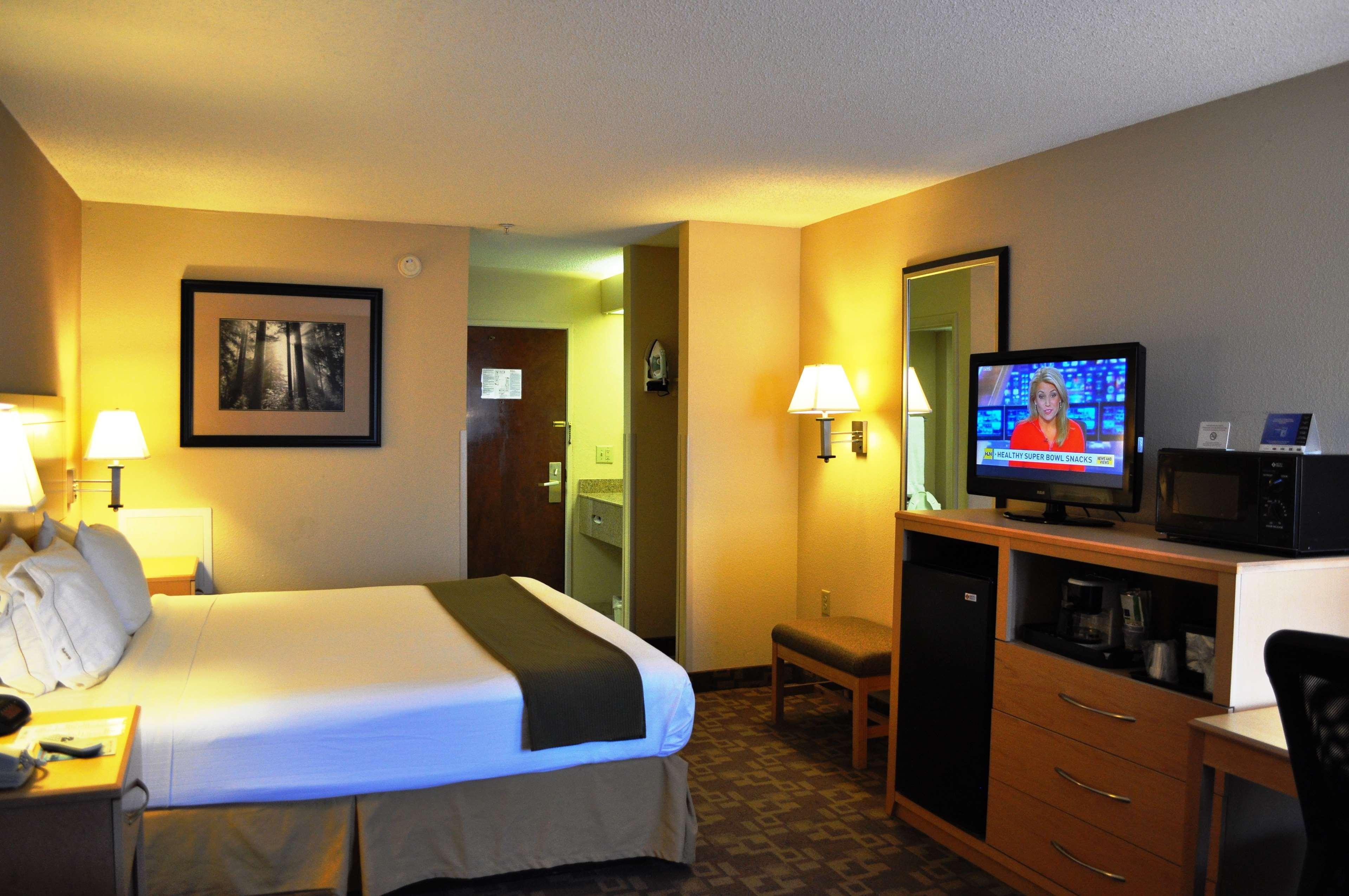 Surestay Plus Hotel By Best Western Roanoke Rapids I-95 Oda fotoğraf